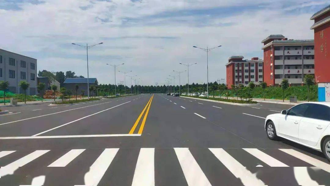 振兴路位于禹州市一高西侧,北接西北环路,南至阳翟大道,双向六车道