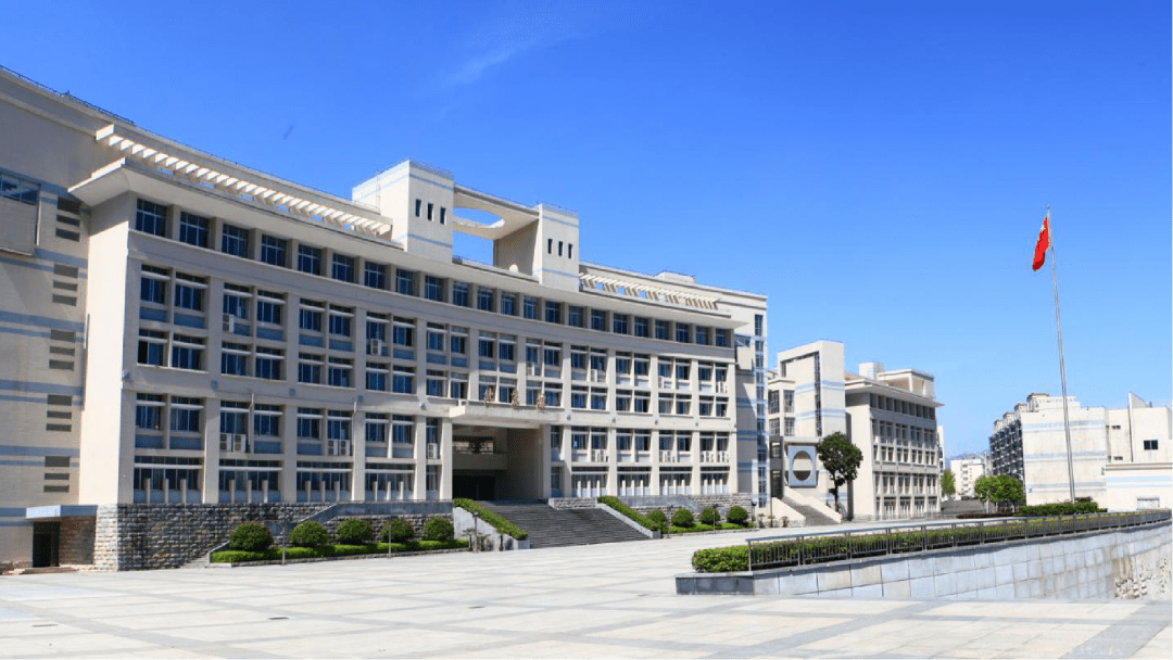 巴东一中考点负责县一中和光明中学共计2771名考生参考巴东二中考点