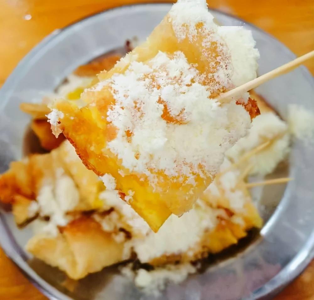 泡鲁达据说这是一款从缅甸传入芒市的饮品,牛奶中会放入缅甸香脆面包