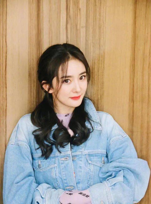 杨幂少女感渐失,男网红分析其脸垮原因