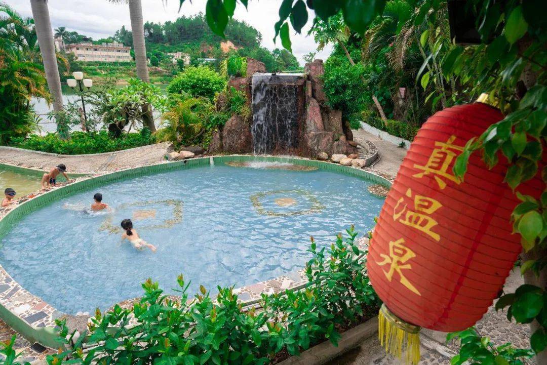 99元住白云温泉山庄彩云楼无限次畅泡真温泉游山水泳池