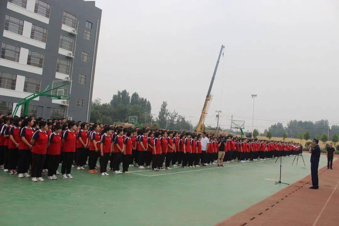 我为群众办实事阜城县消防救援大队深入阜城县实验中学开展消防培训