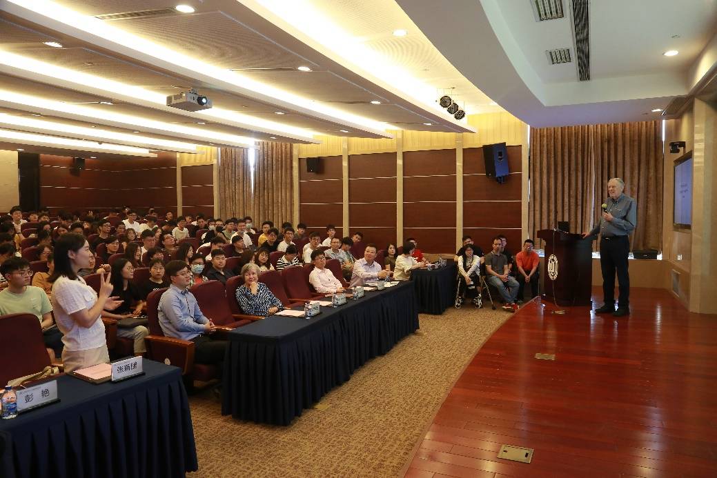 方面|图灵奖获得者约翰·霍普克罗夫特受聘上海大学名誉教授