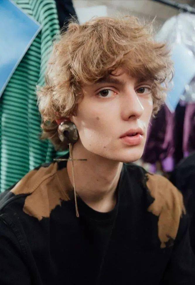 德国时尚男模登上日本版《vogue》封面!_leon