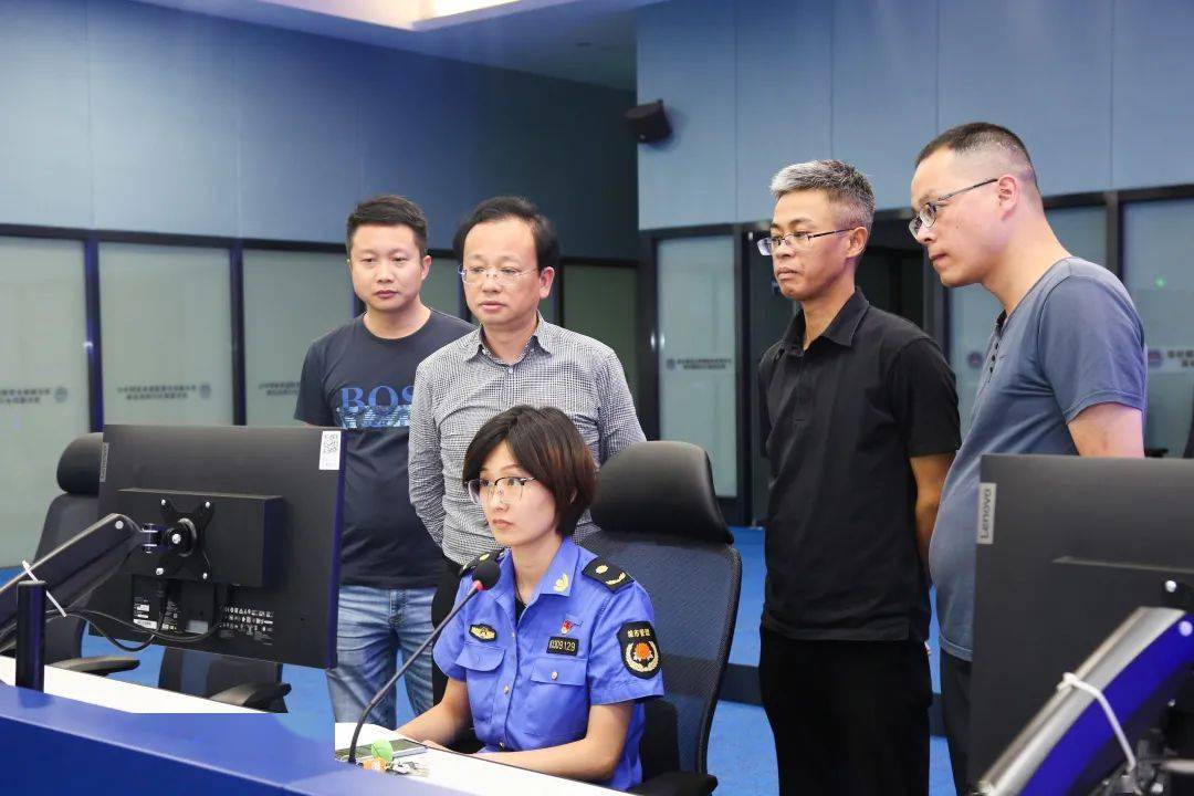 洛社镇党委书记程松,惠山高新区(筹)管委会主任,洛社镇镇长张仁洪等
