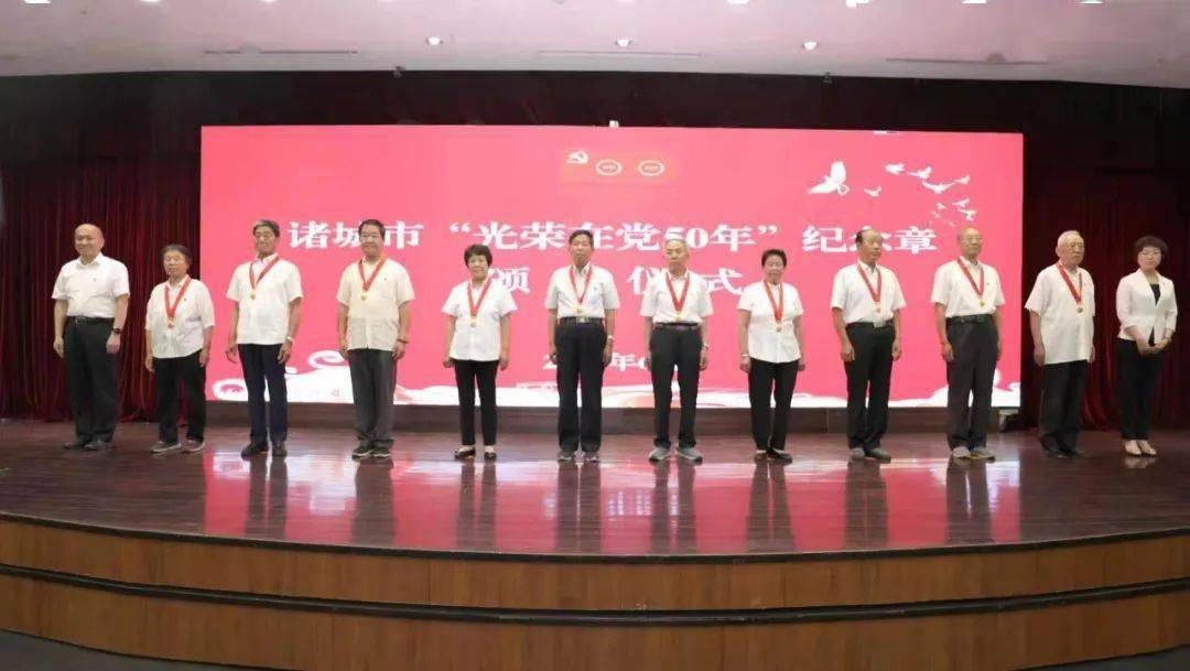 市委常委,组织部部长崔欣主持颁发仪式