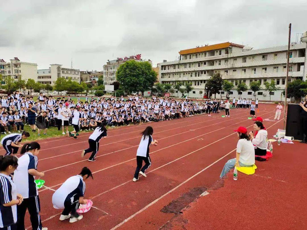 围观天门这所学校的趣味运动会嗨翻天