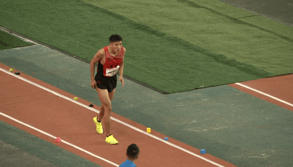 重慶運動員徐曉龍在三級跳遠決賽中其中,重慶選手徐曉龍在男子三級