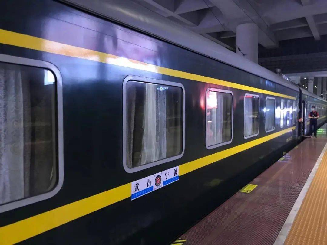 10小时绿皮小火车硬座端午小长假出门去这座城市看见