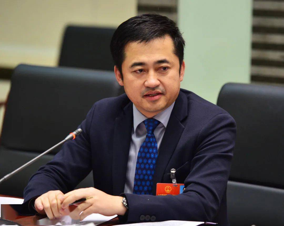 到了1991年,丁和木和丁世忠,丁世家三父子正式成立了安踏,这个时候