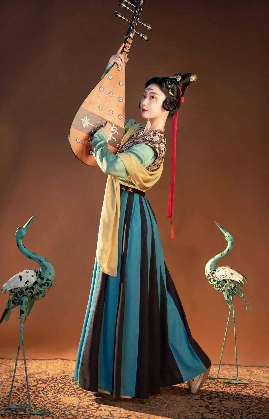 我们穿着汉服,走遍了这9座城市._新疆