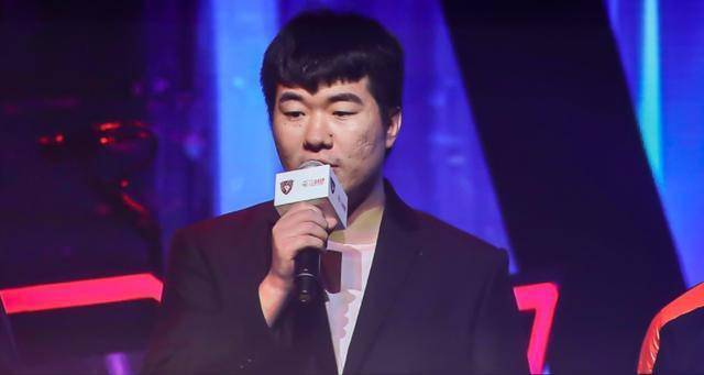 世冠前换人,新教练未定,战神健亲自上场?