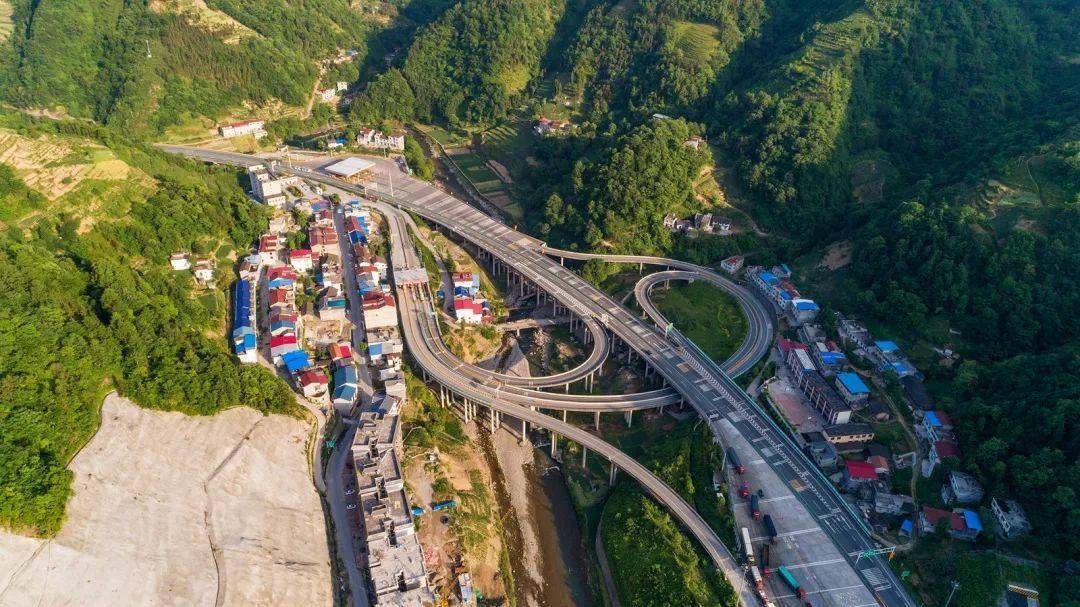 "共圆小康梦 · 建功十四五"作品集中展区(二)_镇巴县