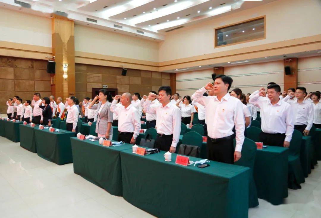 今天华安县委书记领誓铮铮誓言显初心