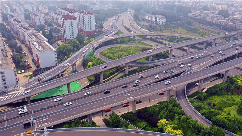 临沂市区陶然路向北进入蒙山高架匝道正式通车