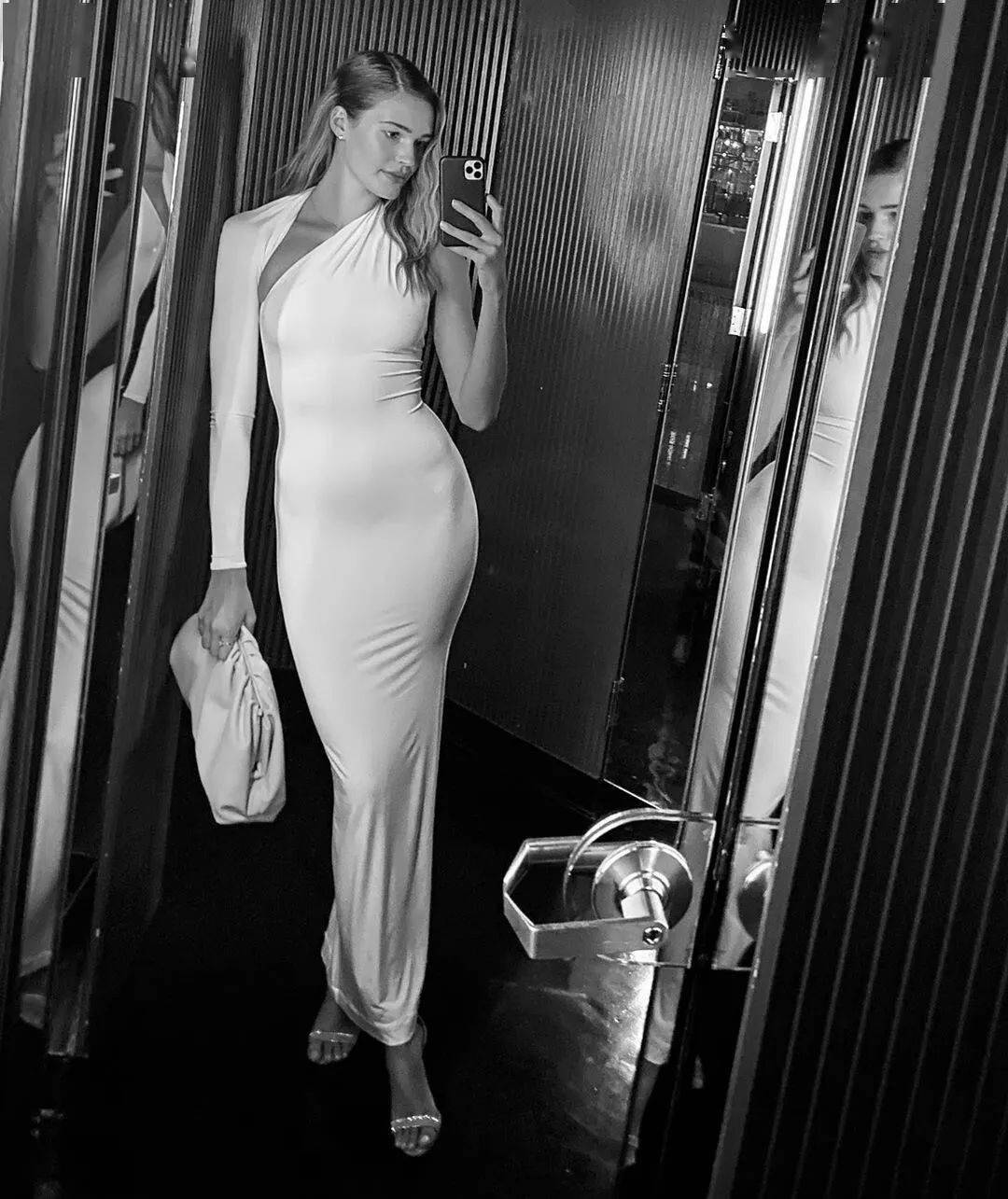 身高176cm ,模特……noel berry ,出生于1995年10月3日