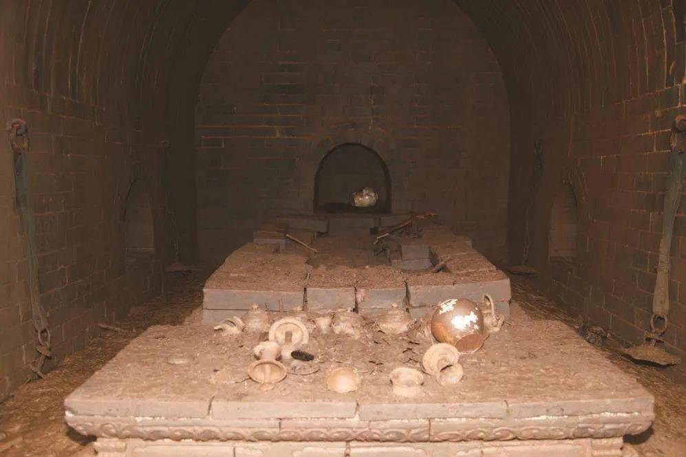 南京市雨花台区软件大道以北,安德门大街以西,浡泥国王墓以东的山坳