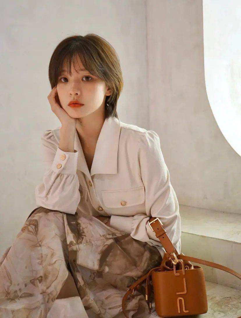 短发夏天这样穿就是好看