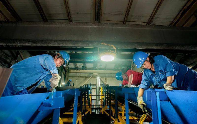 堆取料机行走减速机洗煤厂职工切割旋流器洗煤厂职工焊接安装皮带架煤