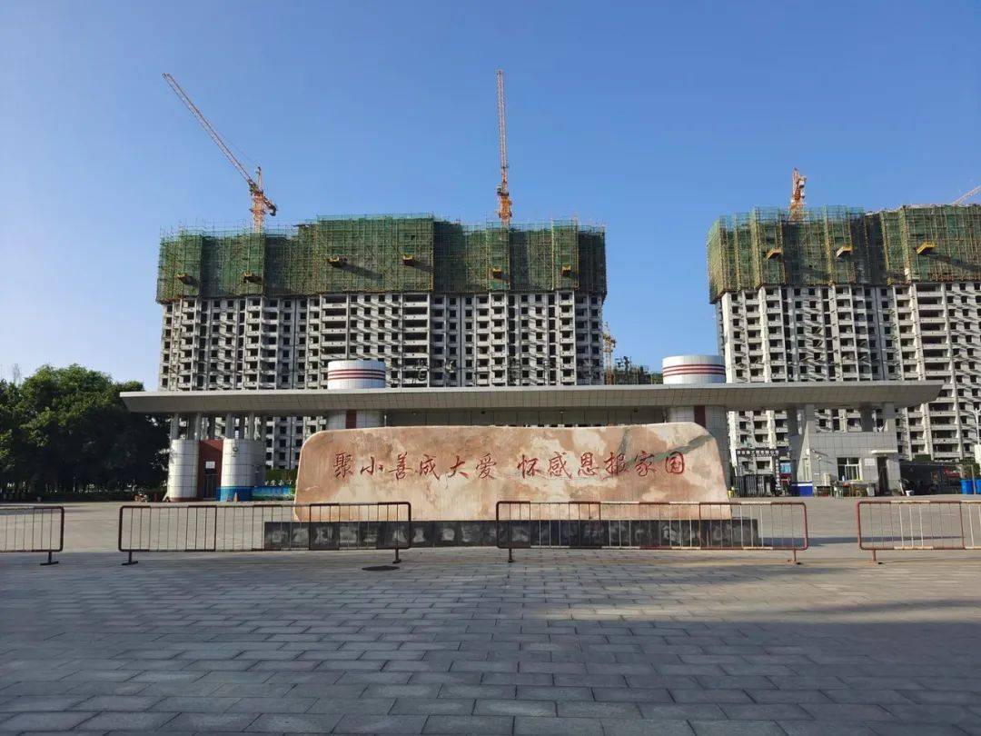 临汾二中女生见义勇为的故事_安女士