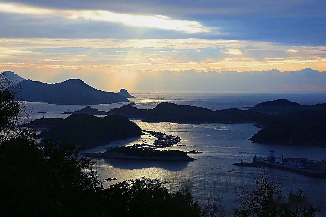 11月1日我們住在縣城,2日清晨三點半起床,四點出發,前往距離縣城40