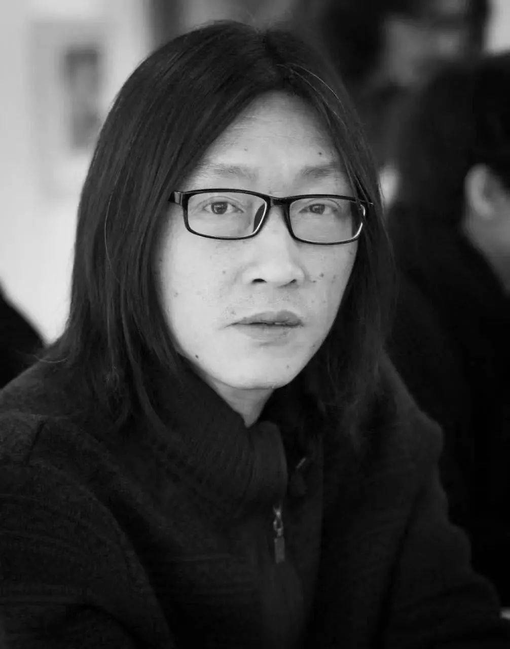 人物|诗人朱朱：以千万道闪电在一个词语上纵深 | 一诗一会