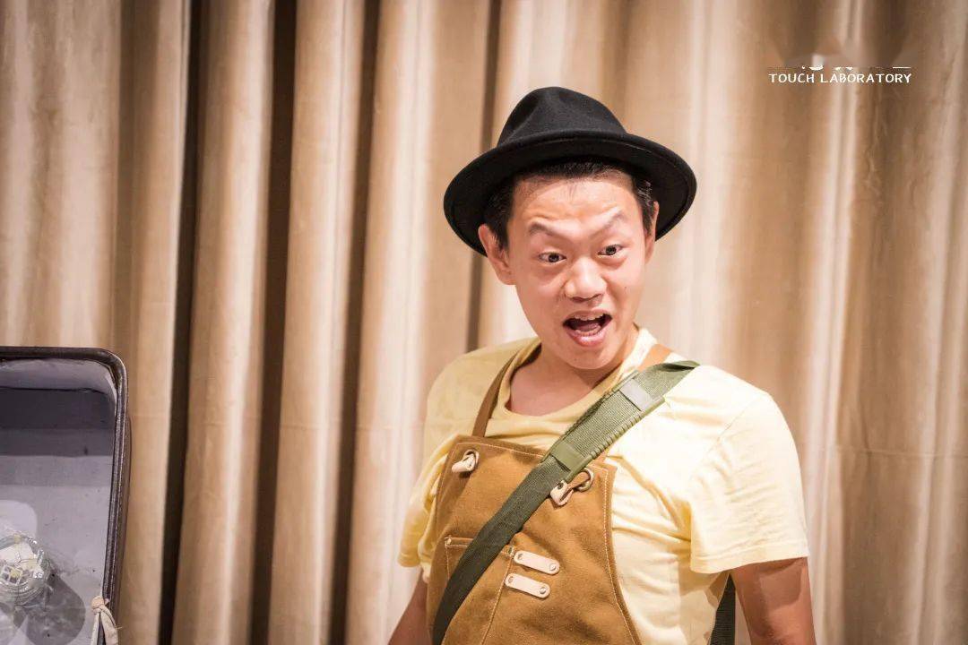 刘晓邑的首演现场,他带着观众一起飞翔_翅膀