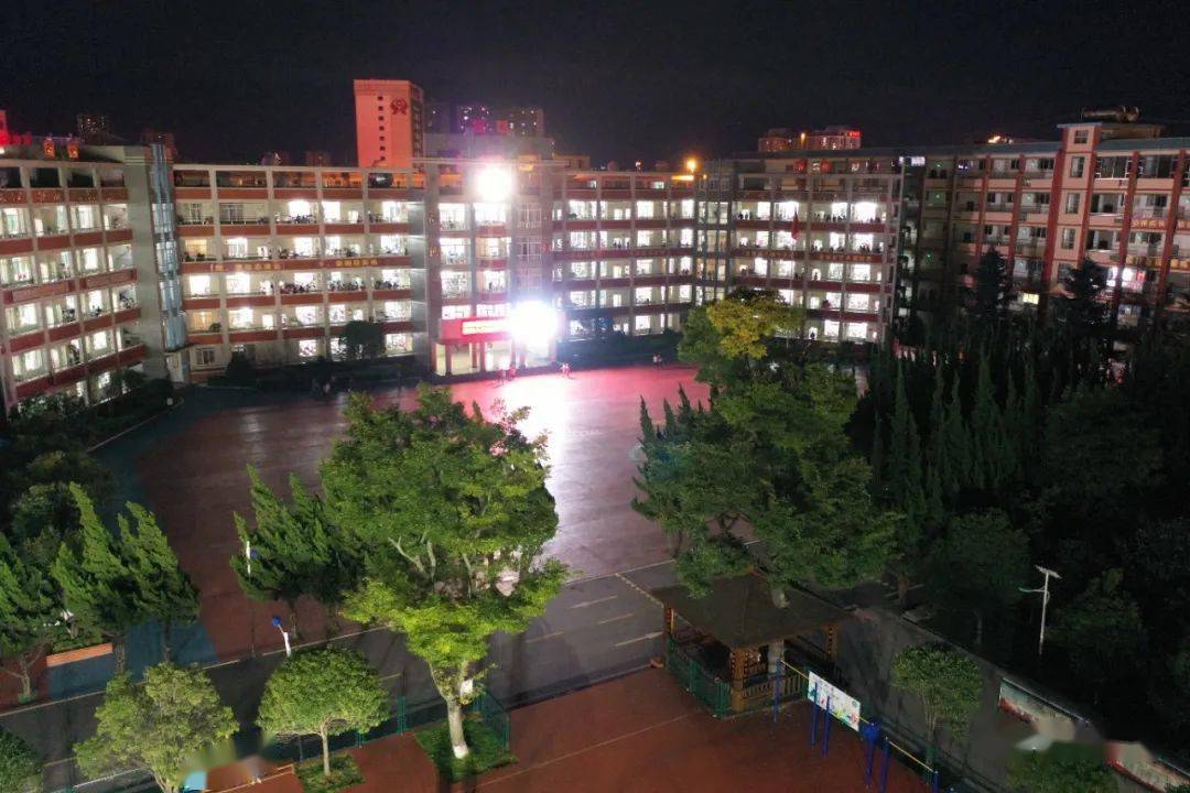 高清航拍宣威市民族中学