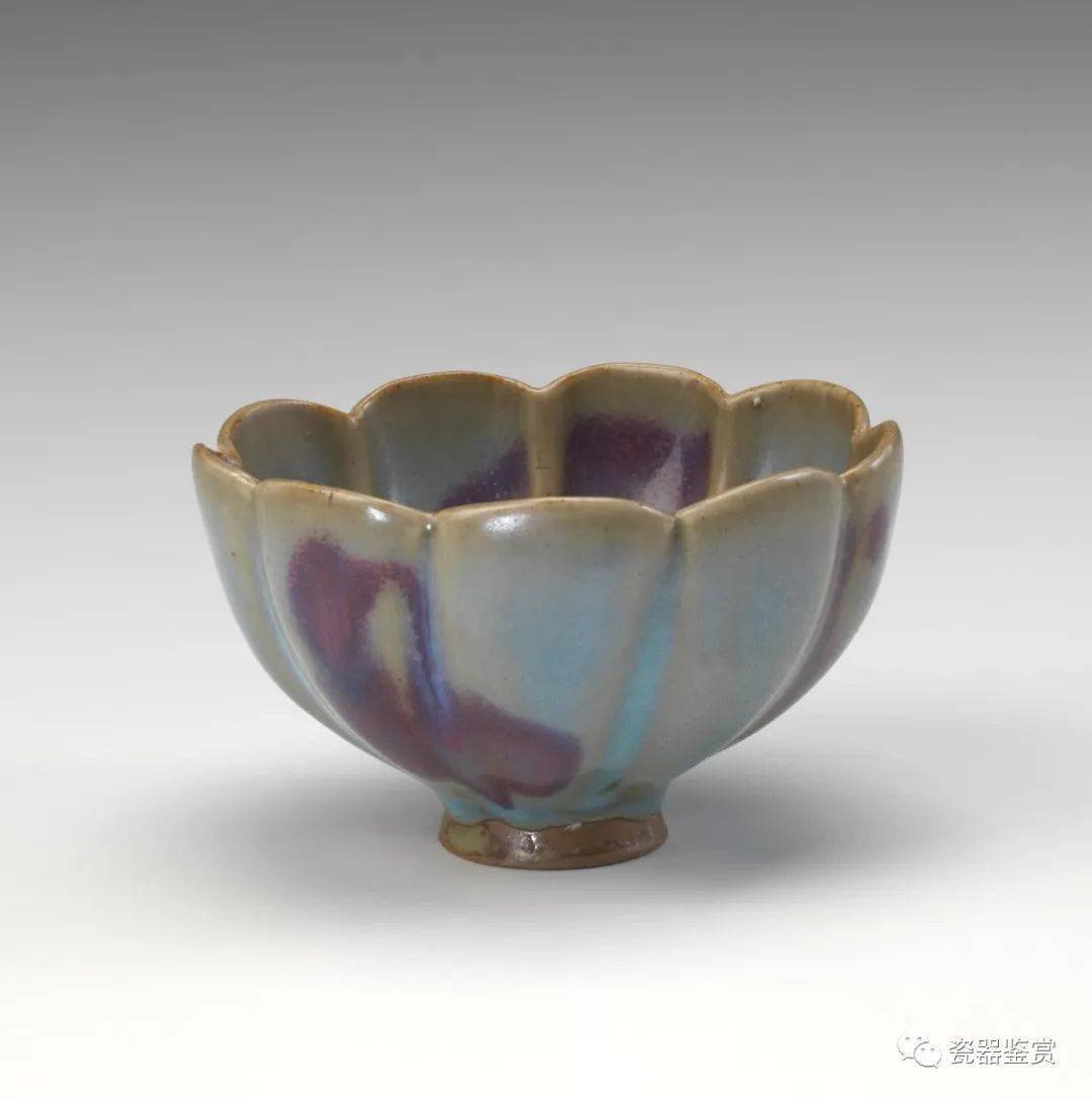 金 钧窑蓝釉紫斑花瓣式碗元 磁州窑白地黑花刻划凤纹罐元 龙泉窑贴塑