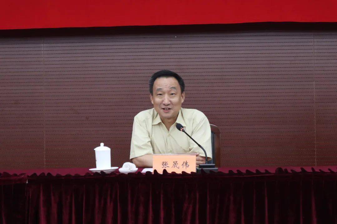 培训中,张晟伟主任从开展"有事好商量"协商议事工作的重要性,怎样开展