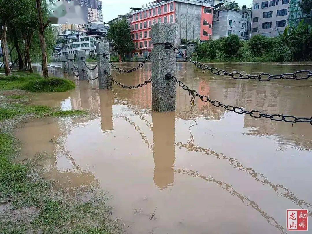 吴开准 通讯员 张华)受天气影响,7月5日8时至6日8时,龙山县普降暴雨到