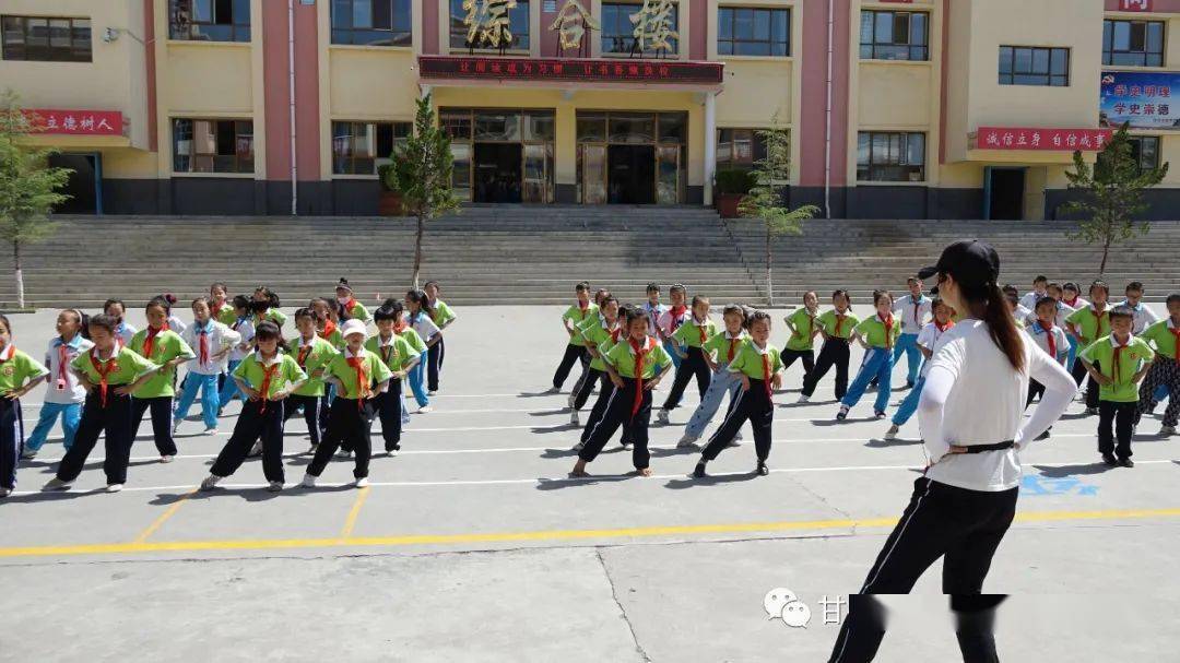 甘谷县大像山镇柳湖小学两级社团汇报展演活动