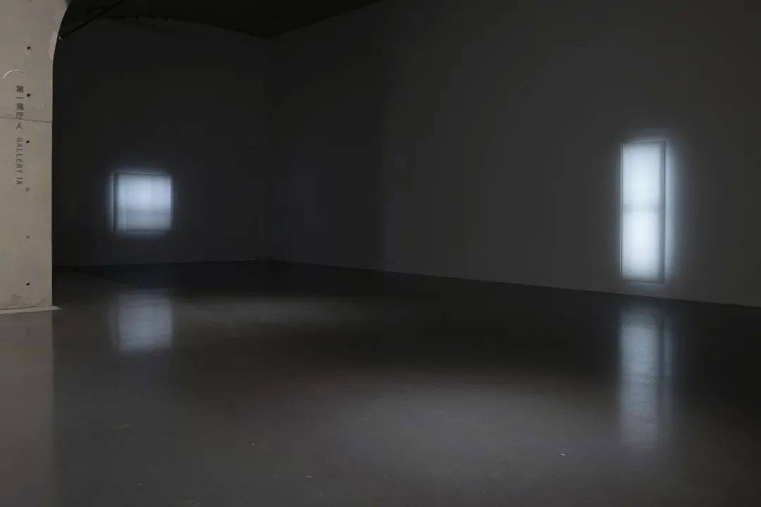 无题|玛丽·阔思亚洲首场美术馆个展开幕，艺术家以光作画