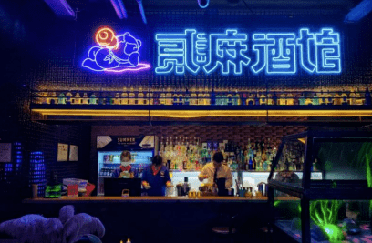 来自成都的贰麻酒馆,在扬州开业两个多月,至今在扬州酒吧热门榜排第