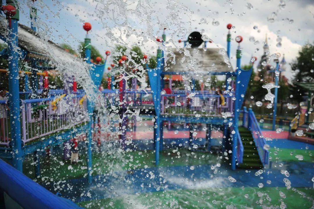 重磅福利罕见奇观雨小荷盛夏带你撒野去