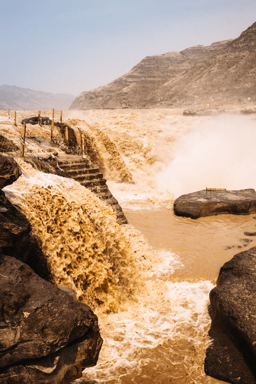 供图/图虫创意近日,在网上看到郎朗在黄河壶口瀑布前弹奏《黄河大合唱