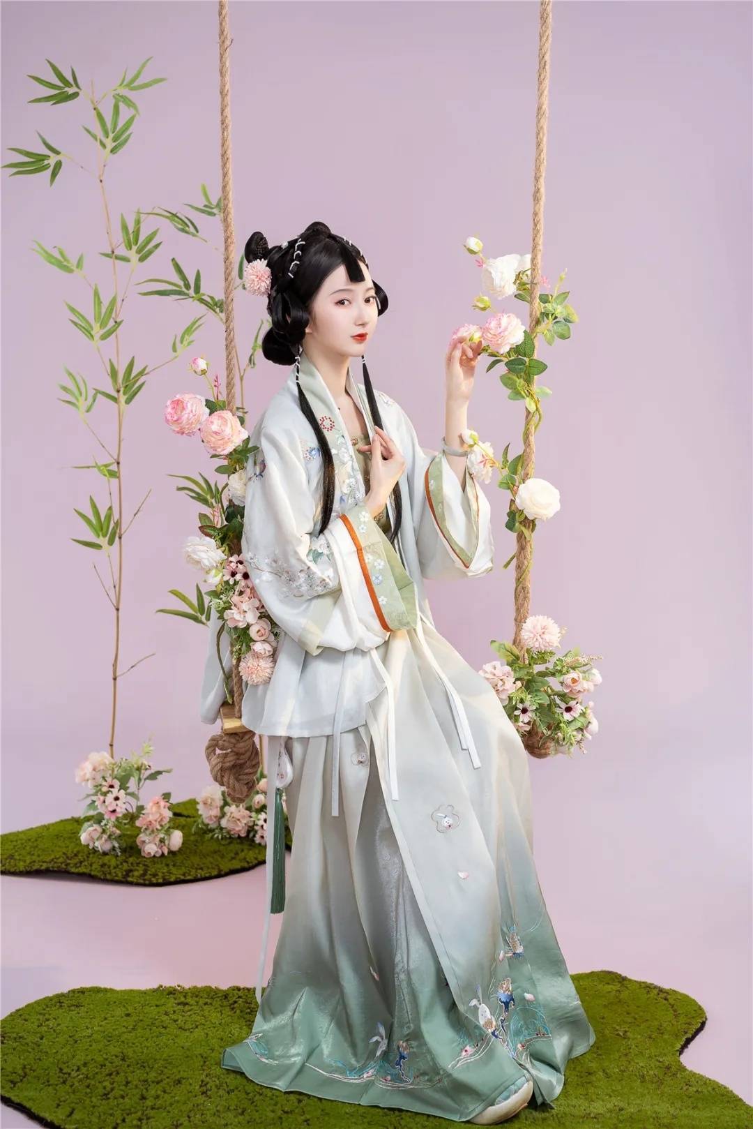 成都|国潮人·新时裳 | 走近“钟灵记”:数百万粉丝的成都本土品牌 推崇古典空灵之美