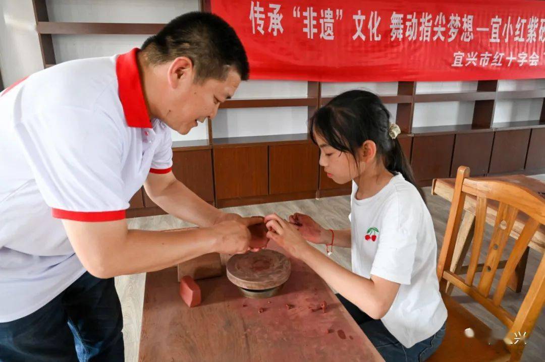下午14:00,宜兴紫砂小学发生的一幕!