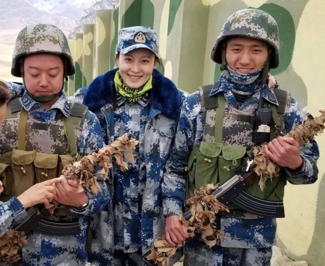 这位刷屏的领舞者是北大老师_秦朗