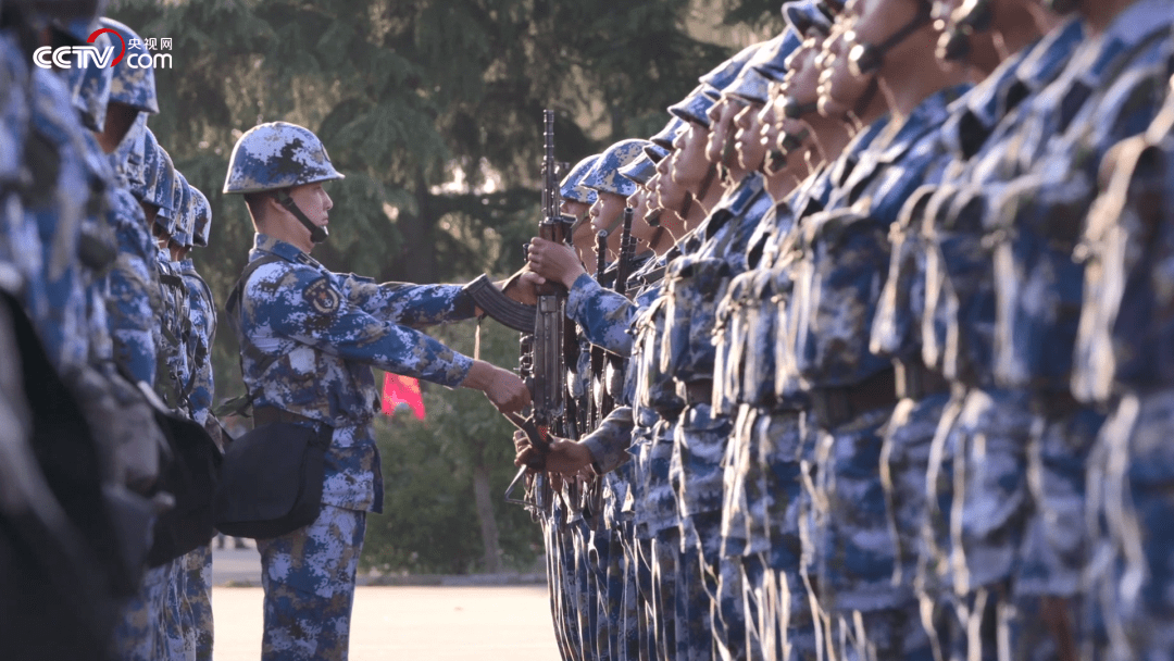 將新兵生活,訓練,考核一一拆解呈現,全景打造中國解放軍戰