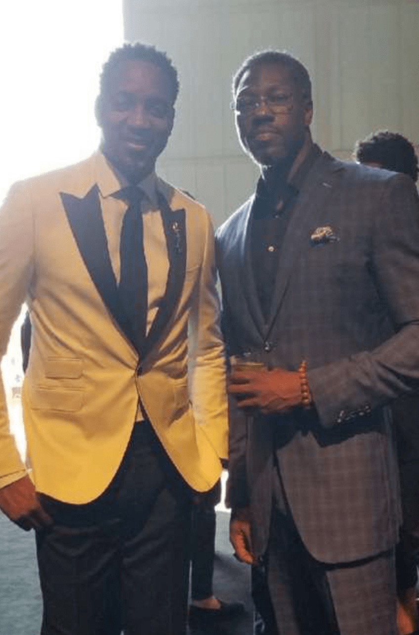 有人质疑大本203的身高,我找到一张他和麦迪的合影.