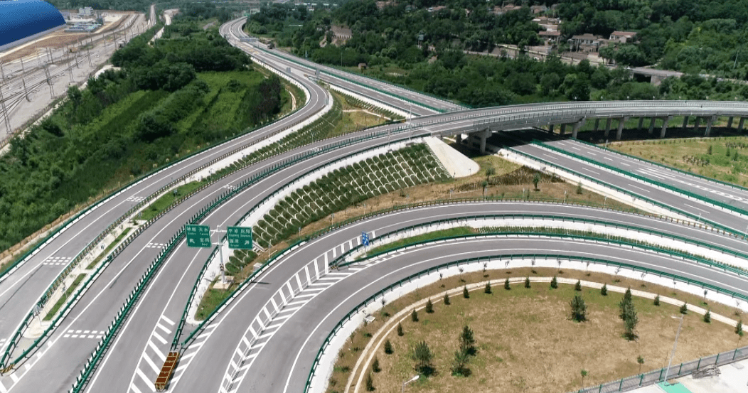 平天,彭大,泾华3条高速和平华一级公路今日零时齐通车