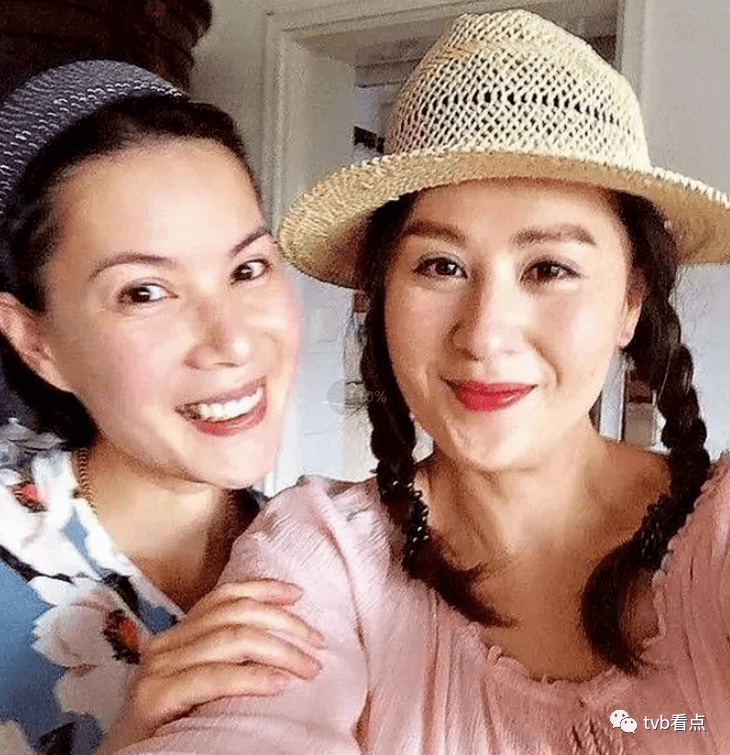 江欣燕晒三代同堂合影,与妹妹江希文长相相似,曾在戏中演母女