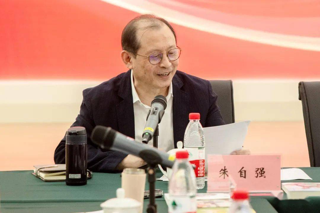 区委常委,宣传部部长罗时荣致辞▲接力出版社总编辑,著名儿童文学