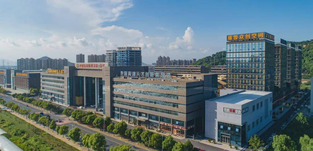 以"经纬计划"为契机,中国轻纺城积极引导创意设计人才与柯桥时尚纺织