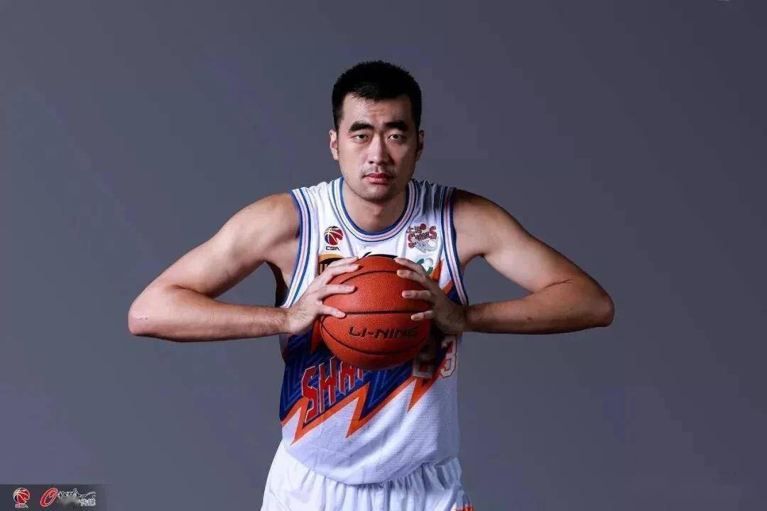 天津荣钢男篮再现迷惑操作,用顶薪签下33岁老将张兆旭