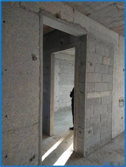 02 管线安装 水电线管采用挤塑板结合砂浆的保护方式,有效保护了水电