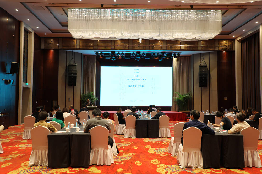 革命|“无界”演讲：从文学的边界，走向更广阔的原野