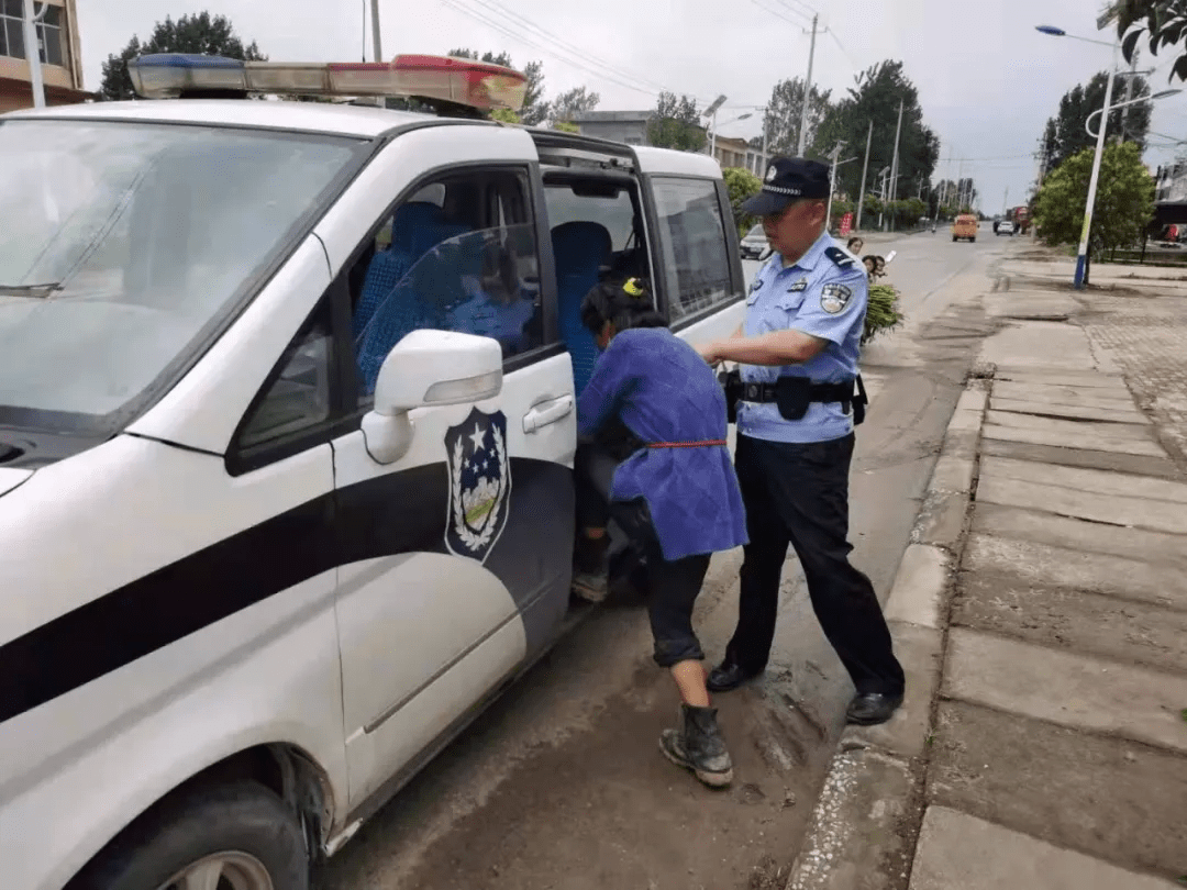 桐柏公安:智障女子異地走失 兩地民警助其團圓