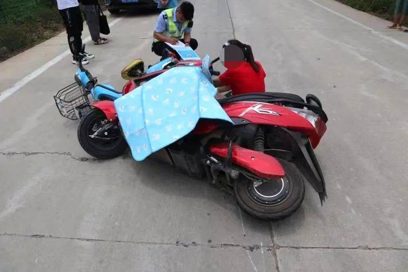 漯河11岁男孩骑电动车撞伤人!